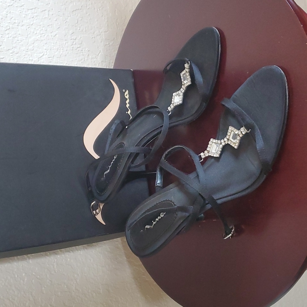 NINA BLACK STRAPPY HEEL WITH RHINESTONES SIZE 7